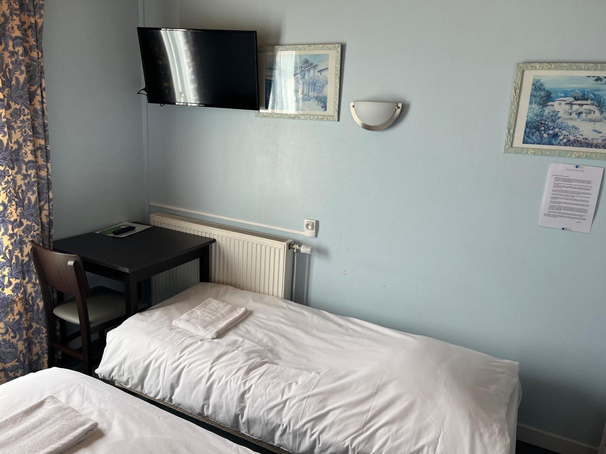 Hotel Le Lyon Vert Commentry Εξωτερικό φωτογραφία