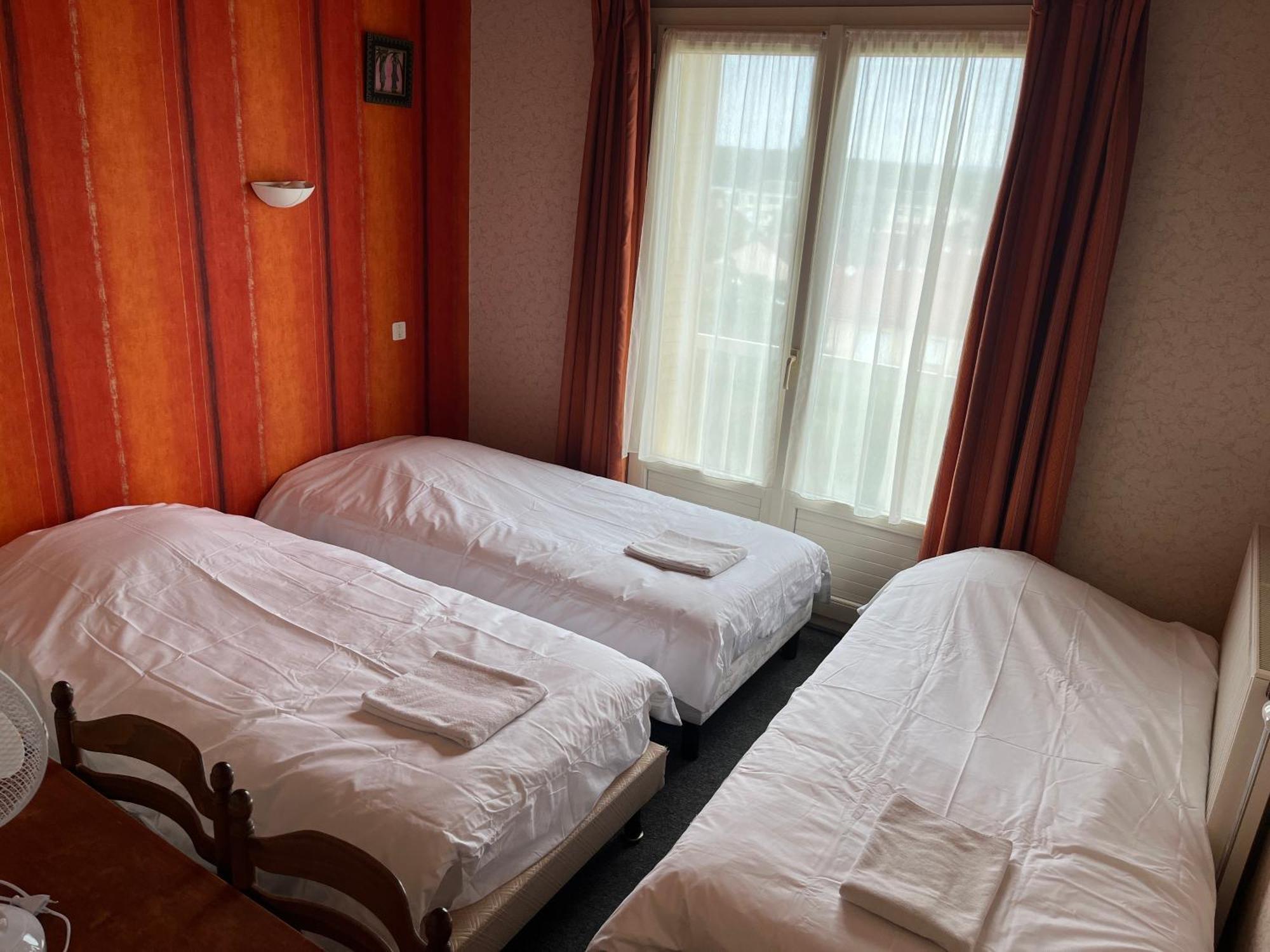 Hotel Le Lyon Vert Commentry Εξωτερικό φωτογραφία