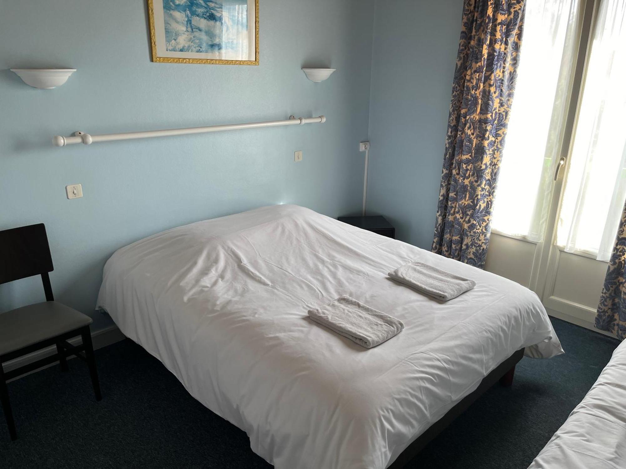 Hotel Le Lyon Vert Commentry Εξωτερικό φωτογραφία