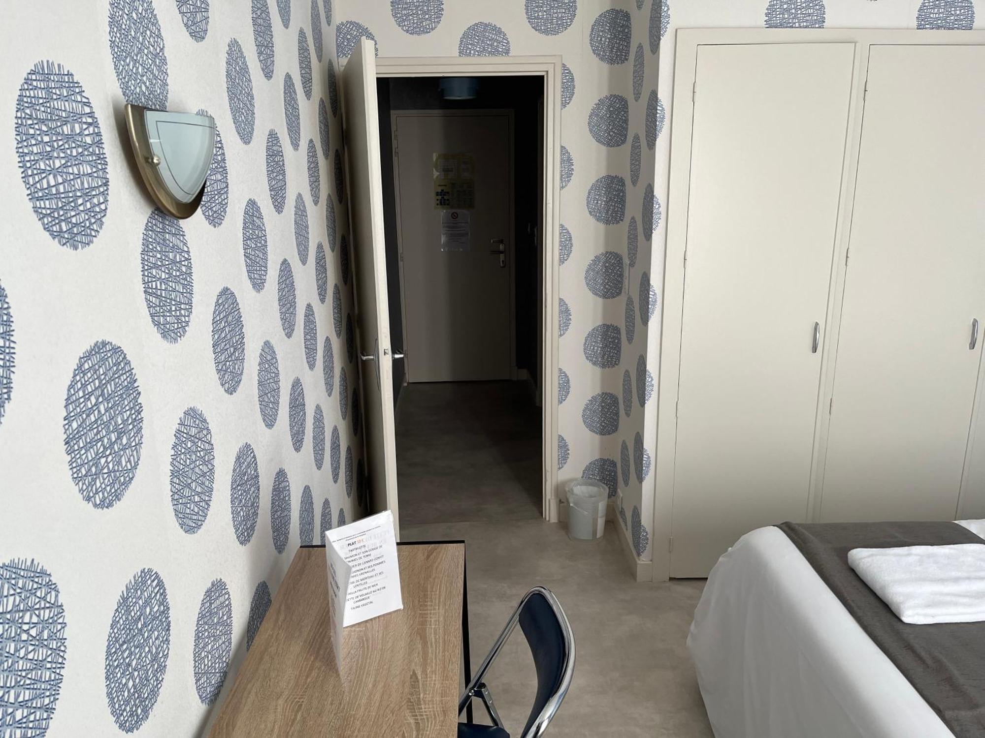 Hotel Le Lyon Vert Commentry Εξωτερικό φωτογραφία