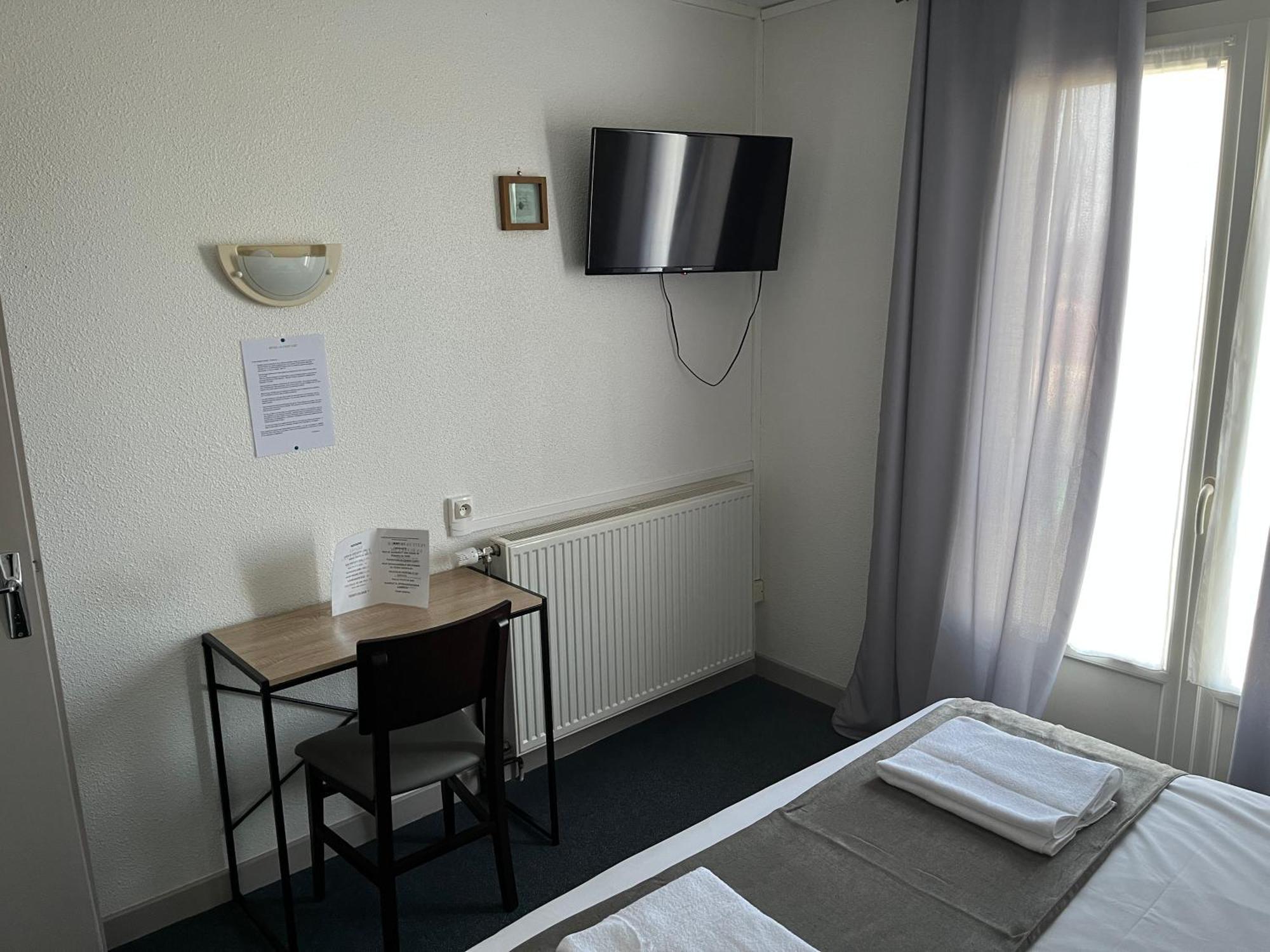 Hotel Le Lyon Vert Commentry Εξωτερικό φωτογραφία