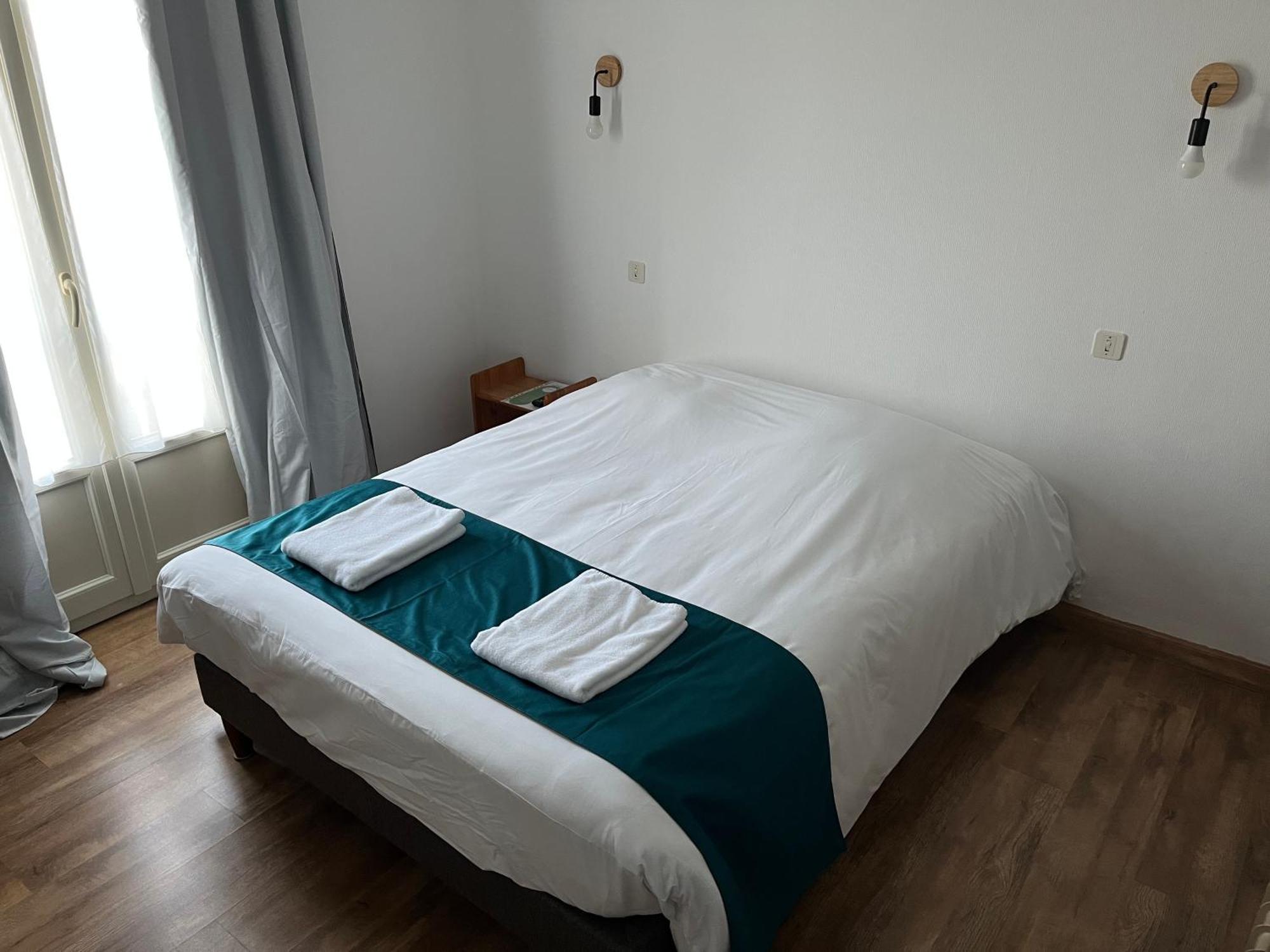 Hotel Le Lyon Vert Commentry Εξωτερικό φωτογραφία