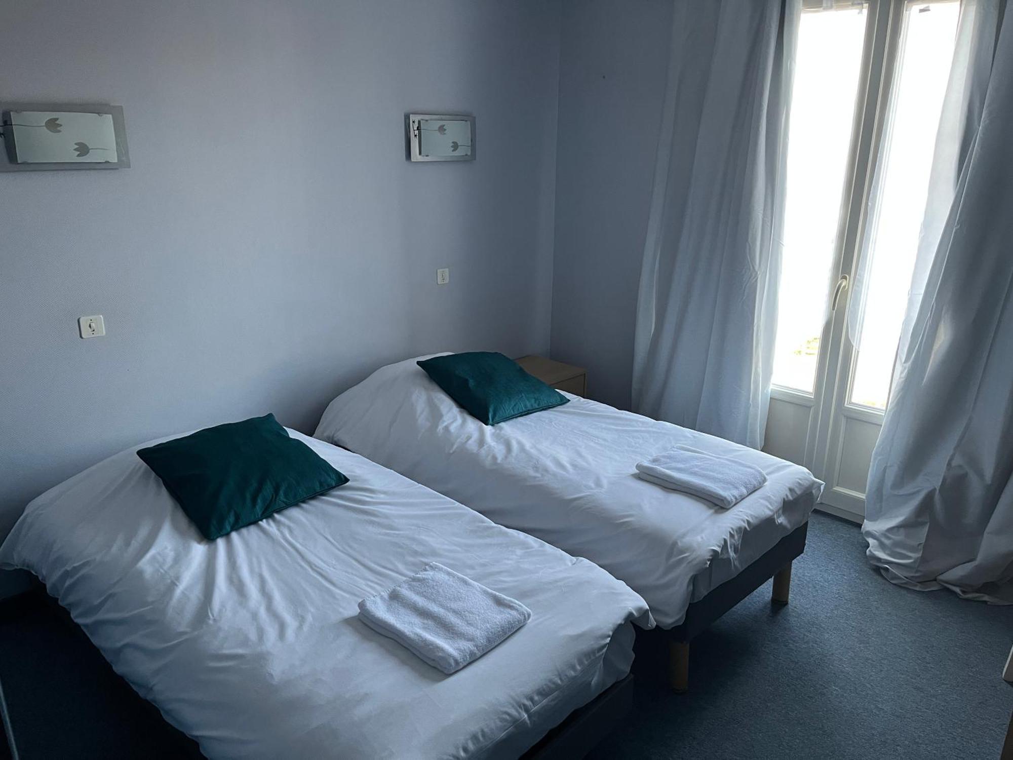 Hotel Le Lyon Vert Commentry Εξωτερικό φωτογραφία