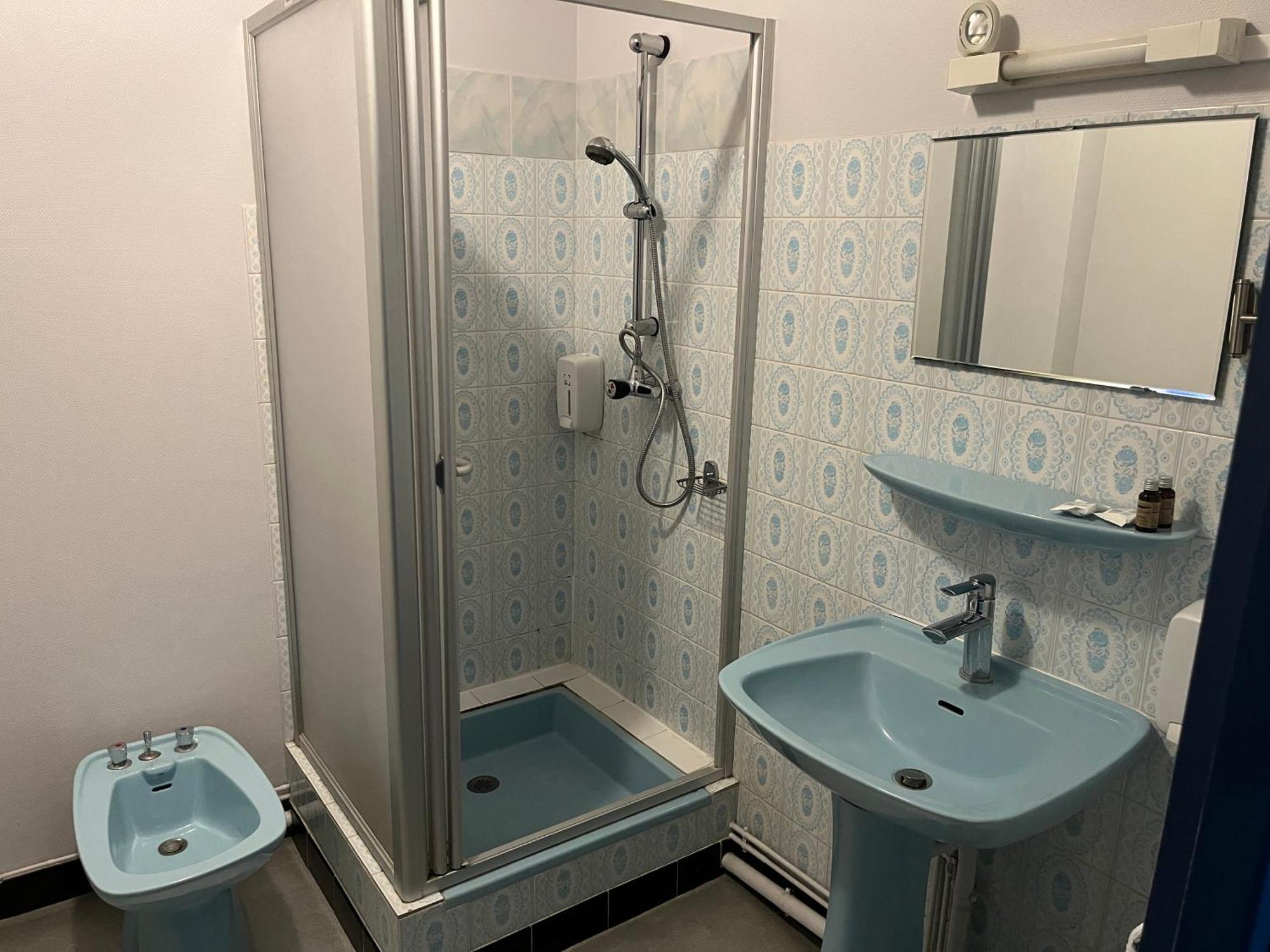 Hotel Le Lyon Vert Commentry Εξωτερικό φωτογραφία