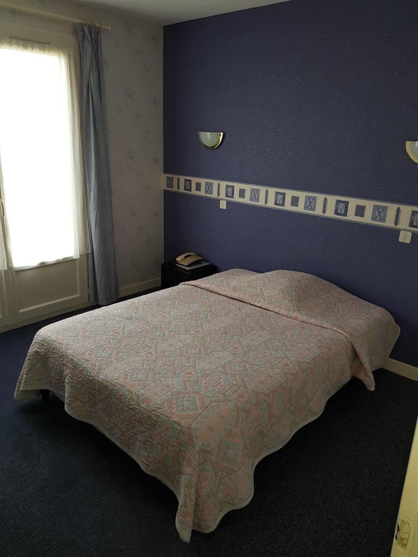 Hotel Le Lyon Vert Commentry Εξωτερικό φωτογραφία